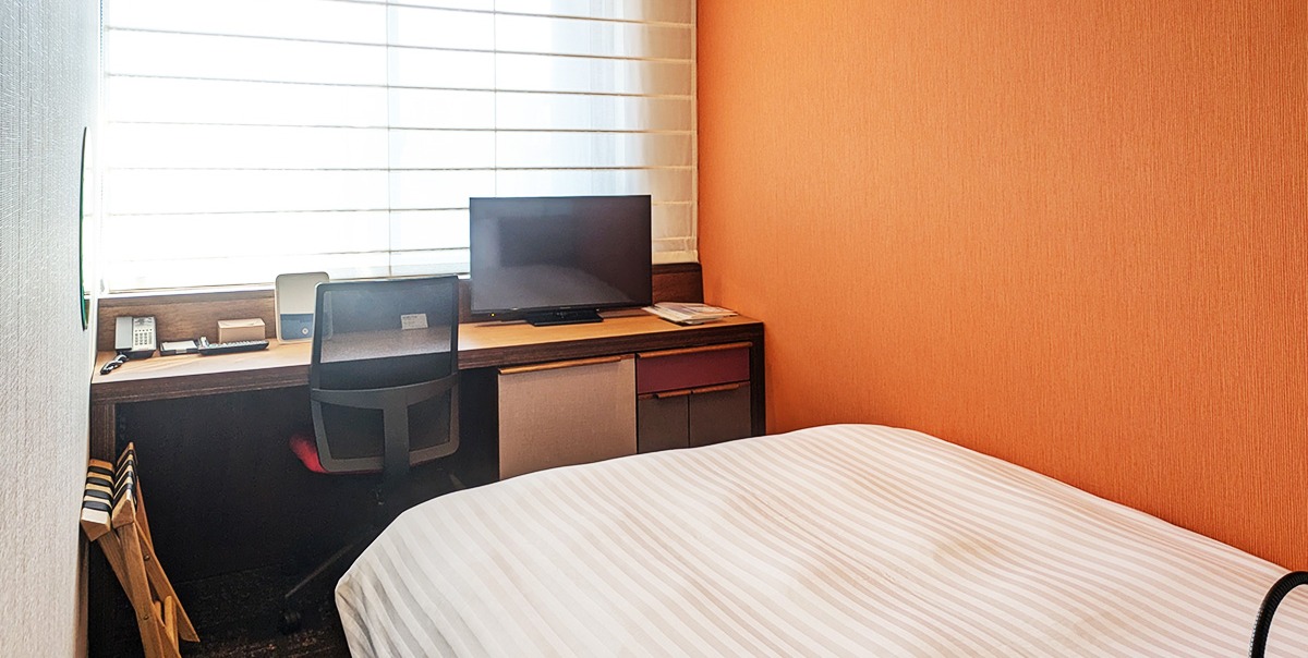 Comfort Inn Fukuoka Tenjin exterior — budget chain hotel at 1-2-1 Tenjin, Chuo-ku, 1 minute from Tenjin-minami Station