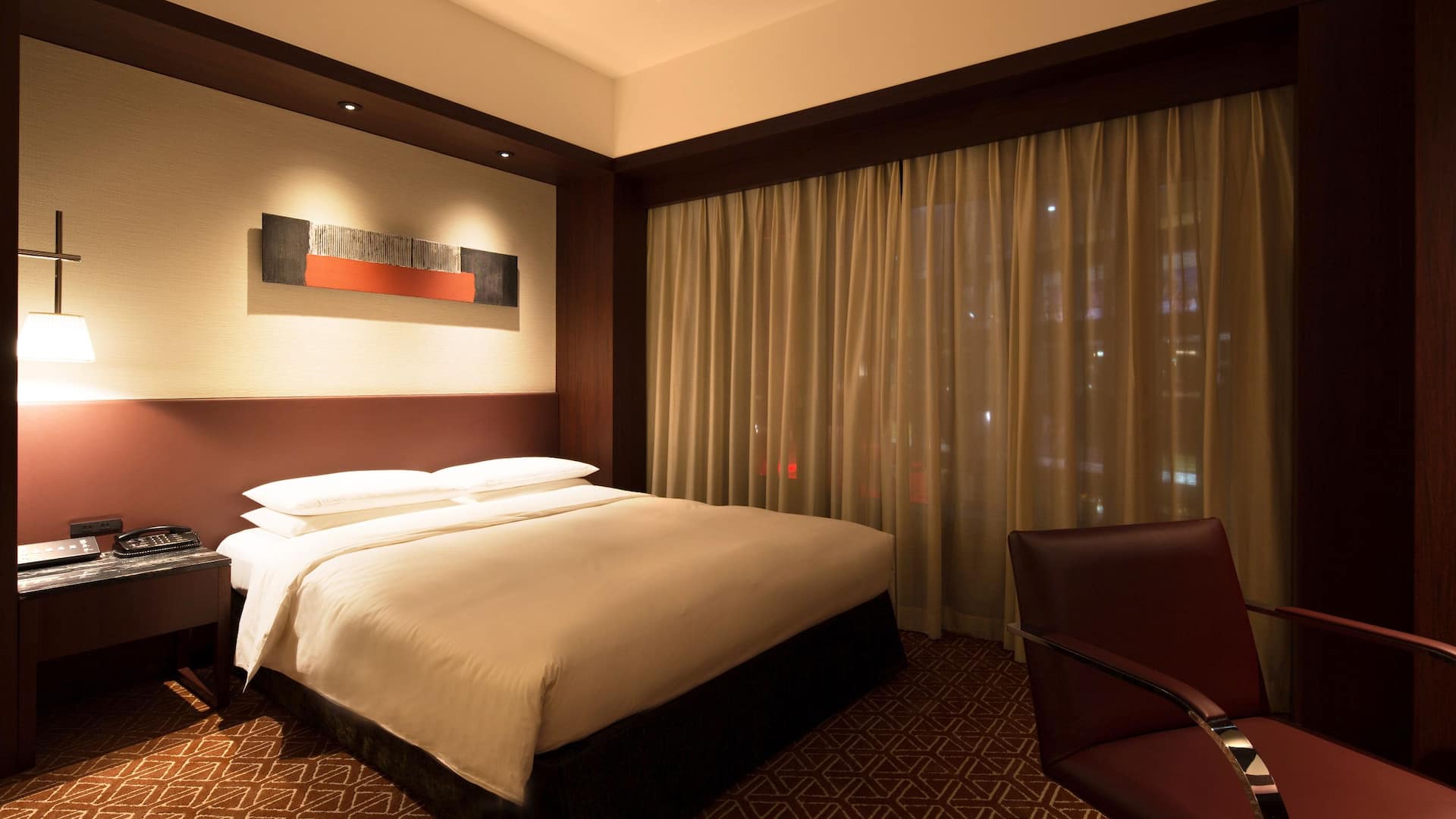 Grand Queen Room with city view, king-size bed, and separate soaking tub