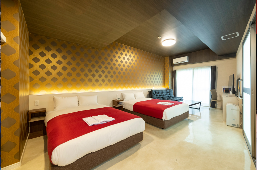 Hotel Japanesque Fukuoka superior twin room with gold Japanese-pattern wallpaper