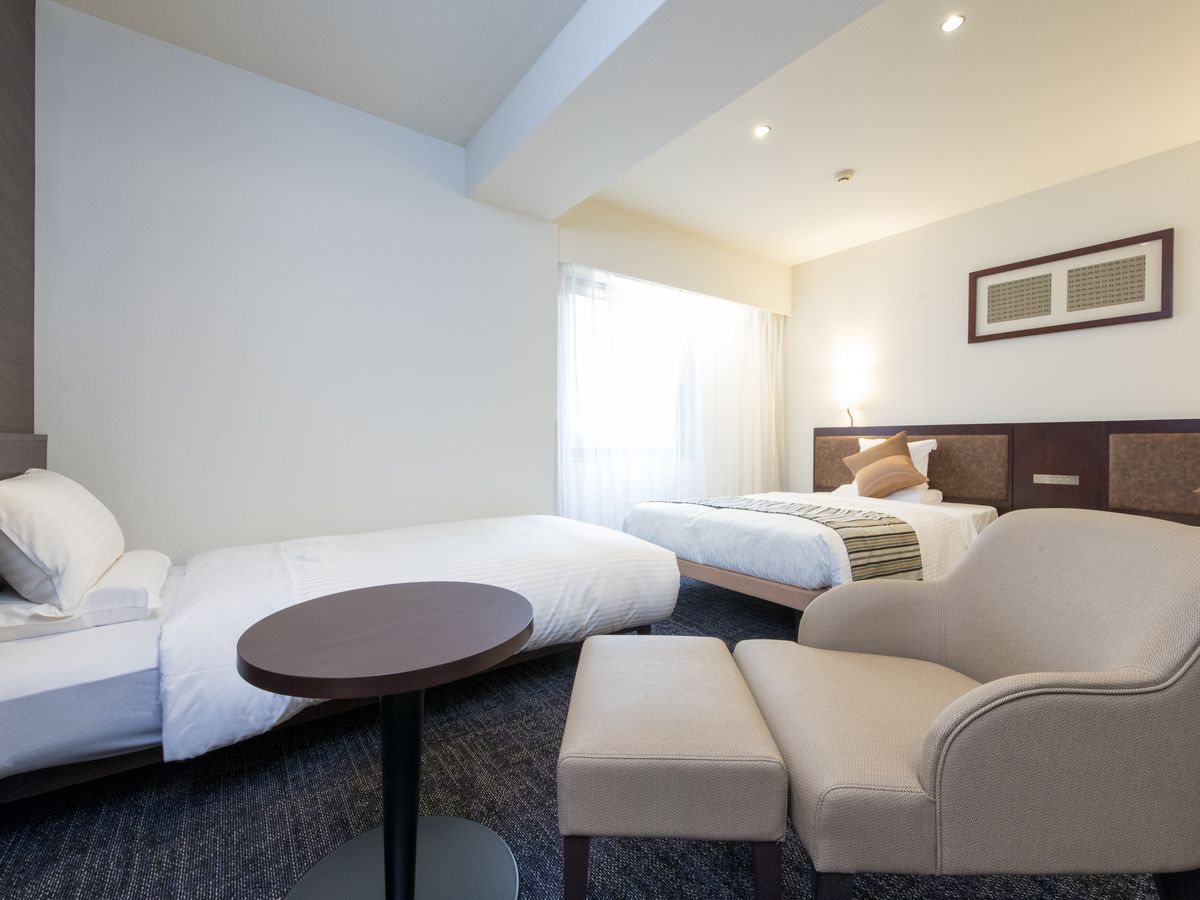 Deluxe Twin room alternate angle