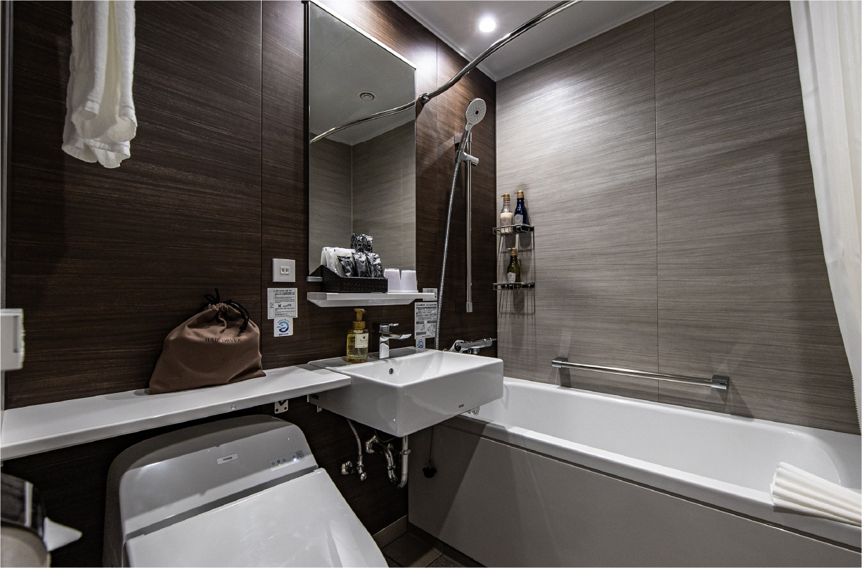 Hotel Trad Hakata separated bathroom with large soaking tub and independent sink area