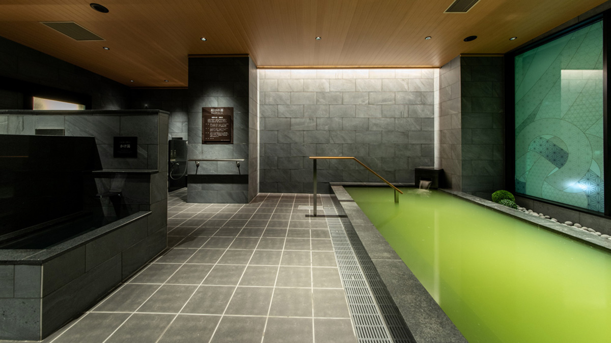 Musubi-no-Yu public bath at Hotel Vista Fukuoka — large communal bathing area with real-time crowd monitoring