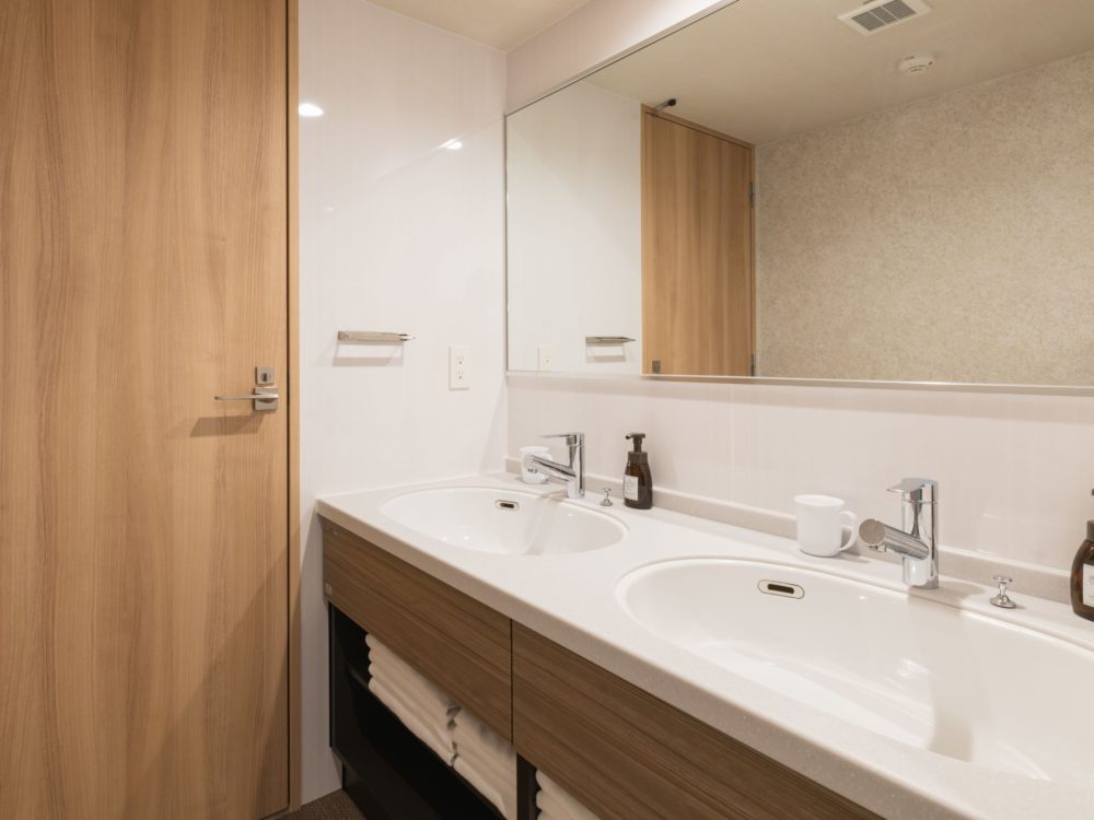 Hotel Wa Hakata bathroom with overnight drying vent