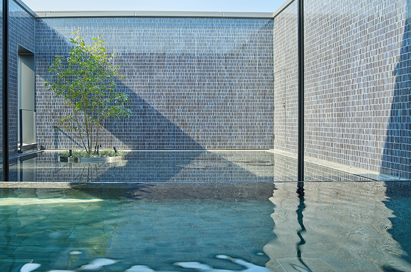 Top-floor public bath at Mitsui Garden Hotel Fukuoka Nakasu with water-surface shimmer design motif